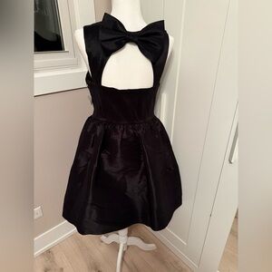 NWT short dress with bow in back